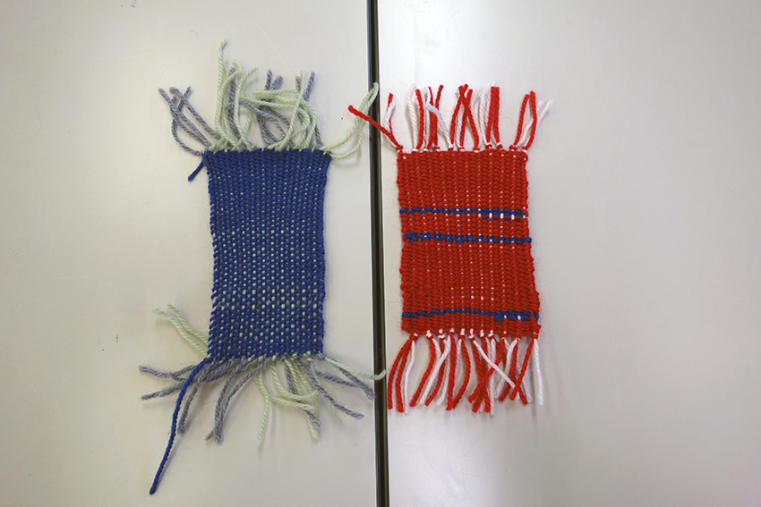 毛糸で織ったコースター